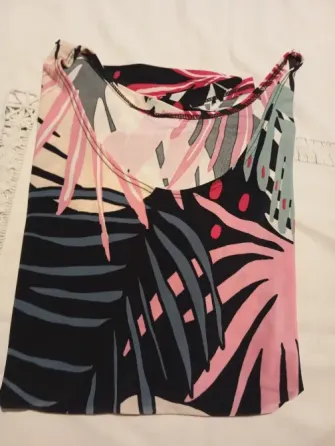 Remera colorida de seda fria. IMPECABLE Floresta