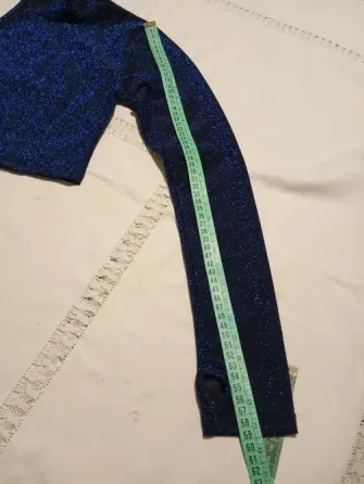 Top de fiesta, media polera, lurex azul. Nueva Floresta