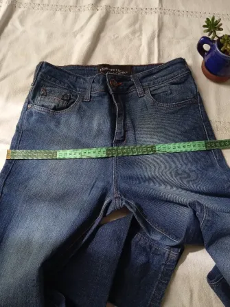 Pantalon, jean elastizado tiro alto. IMPECABLE Floresta