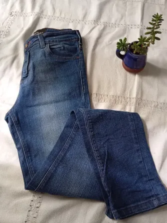 Pantalon, jean elastizado tiro alto. IMPECABLE Floresta