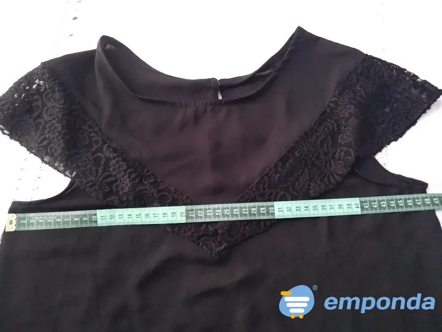 Blusa, musculosa corta con pechera de puntilla Floresta - imagen 2