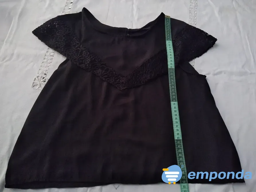 Blusa, musculosa corta con pechera de puntilla Floresta - imagen 1