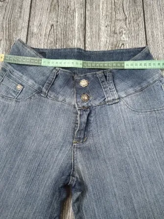 Pantalon, jean semi elastizado, tiro medio. Impecable Floresta