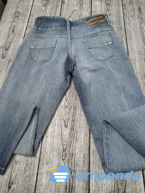 Pantalon, jean semi elastizado, tiro medio. Impecable Floresta - imagen 5