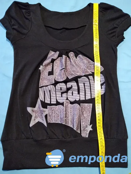 Remera con escritura brillosa, manga princesa. IMPECABLE Floresta - imagen 1