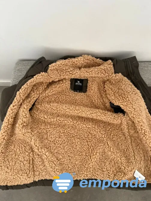 Campera abrigada Rip Curl verde. Talle 16. Usada-como nueva Villa Devoto - imagen 2