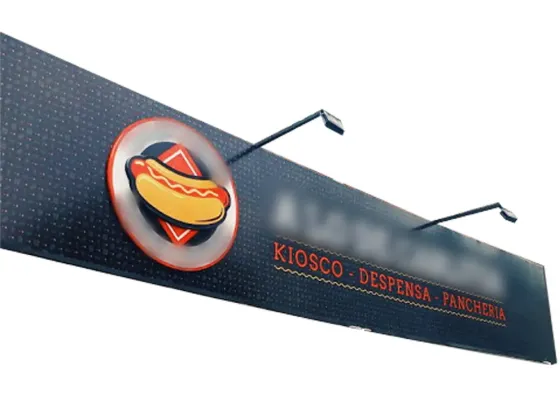 Carteles de acero calado con dibujo de Maradona Lanús