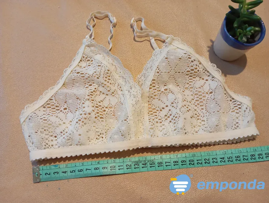 Corpiño triangulo sin aro, de puntilla. Sexy. Impecable Floresta - imagen 3