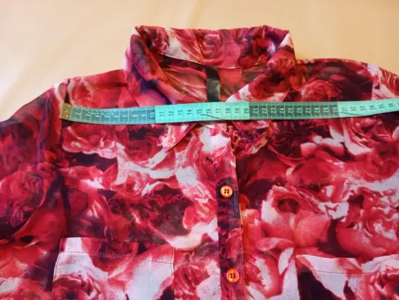 Camisa floreada manga ¾. Impecable Floresta