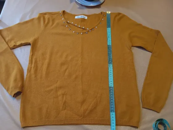 Sweater con perlas en escote Floresta