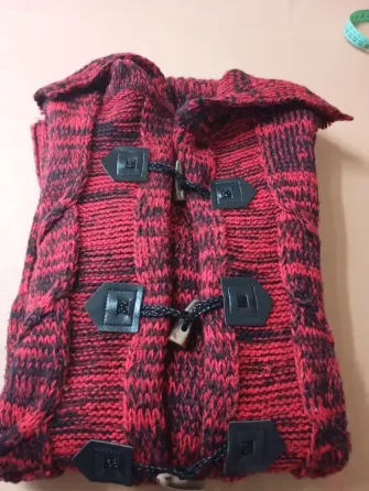 Sacon grueso de lana, con bolsillos. Impecable Floresta