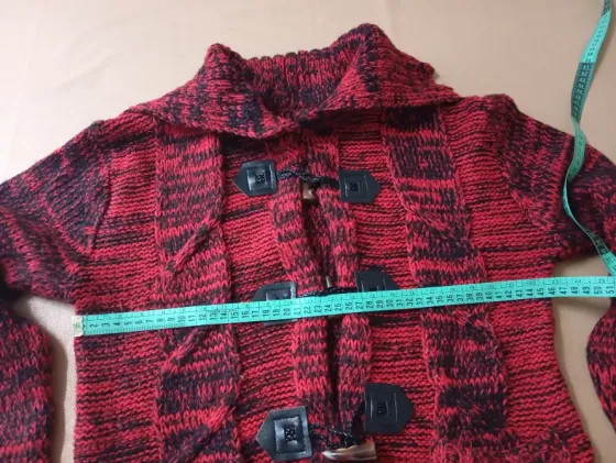 Sacon grueso de lana, con bolsillos. Impecable Floresta