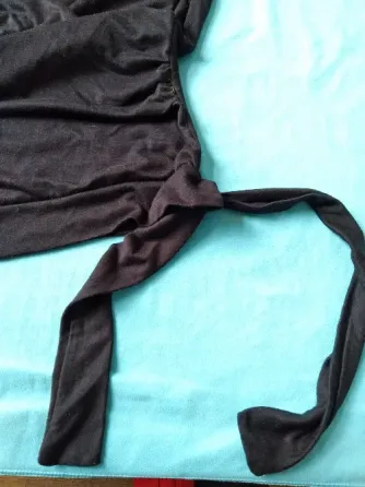 Remera manga princesa, escote cruzado. IMPECABLE Floresta