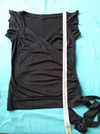 Remera manga princesa, escote cruzado. IMPECABLE Floresta