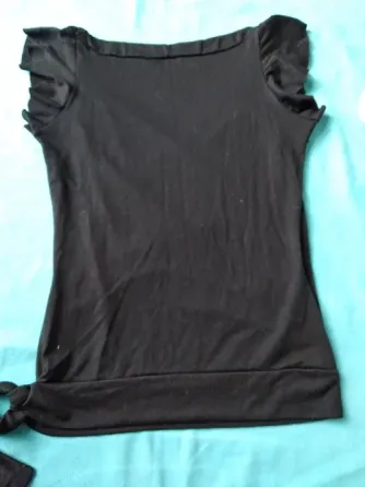 Remera manga princesa, escote cruzado. IMPECABLE Floresta