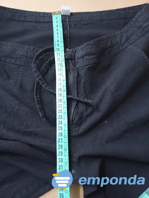 Pantalon capri negro, rigido con cordon. Impecable Floresta - imagen 4