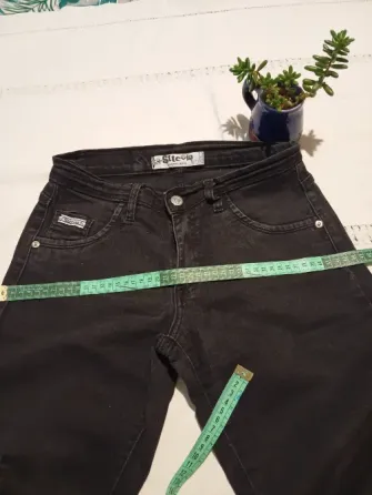 Pantalon basico de jean, semi chupin, elastizado Floresta