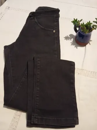 Pantalon basico de jean, semi chupin, elastizado Floresta