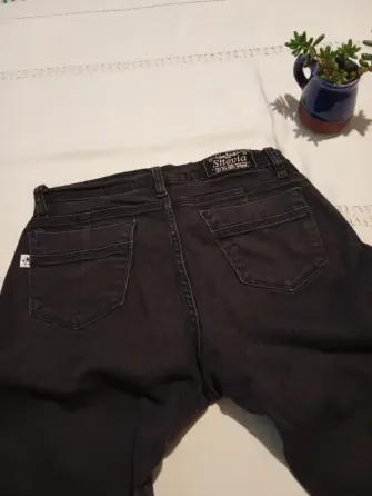 Pantalon basico de jean, semi chupin, elastizado Floresta