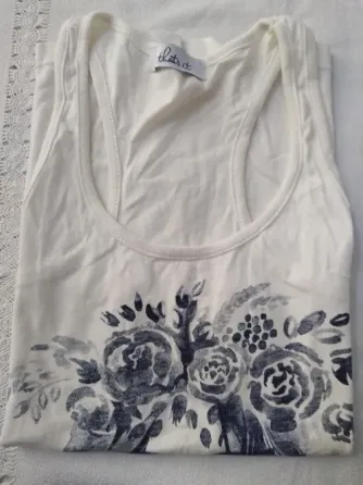 Musculosa espalda deportiva, rostro de mujer Floresta