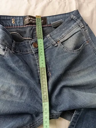 Pantalon, jean semi elastizado tiro alto. IMPECABLE Floresta