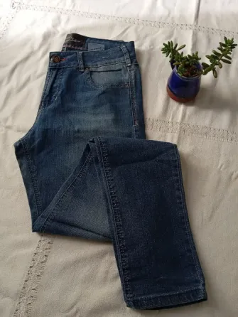 Pantalon, jean semi elastizado tiro alto. IMPECABLE Floresta