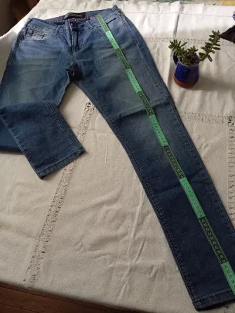 Pantalon, jean semi elastizado tiro alto. IMPECABLE Floresta