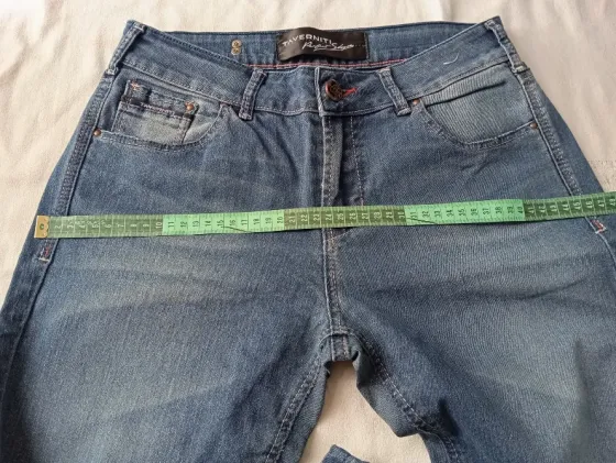 Pantalon, jean semi elastizado tiro alto. IMPECABLE Floresta