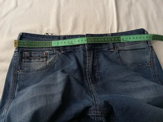 Pantalon, jean semi elastizado tiro alto. IMPECABLE Floresta