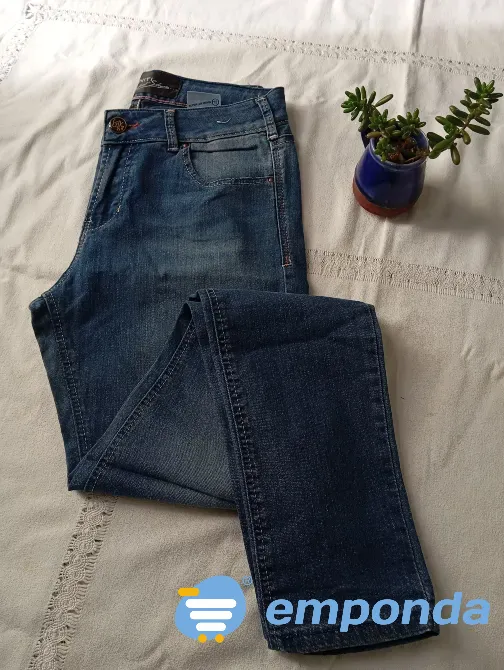 Pantalon, jean semi elastizado tiro alto. IMPECABLE Floresta - imagen 6