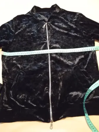 Campera de plush, media polera. Impecable Floresta