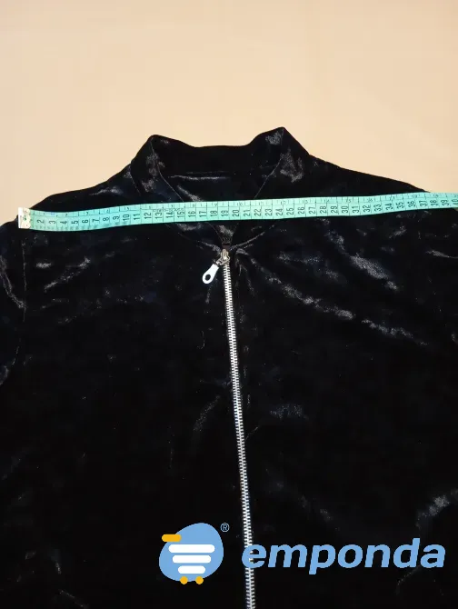 Campera de plush, media polera. Impecable Floresta - imagen 3