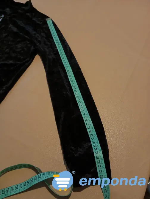 Campera de plush, media polera. Impecable Floresta - imagen 4