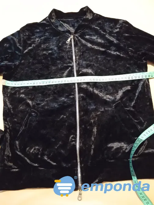 Campera de plush, media polera. Impecable Floresta - imagen 2