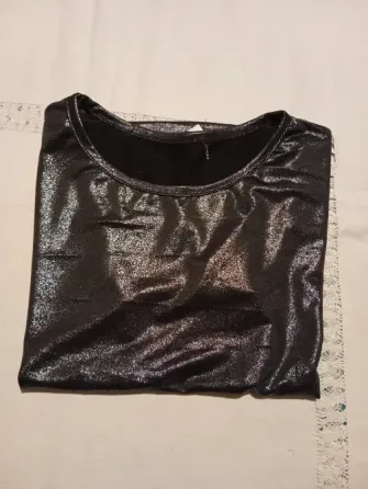 Remera brillosa corta. Nueva Floresta