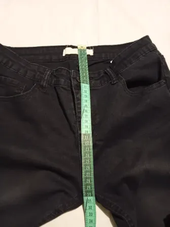 Pantalon de jean semi oxford, con roturas. IMPECABLE Floresta