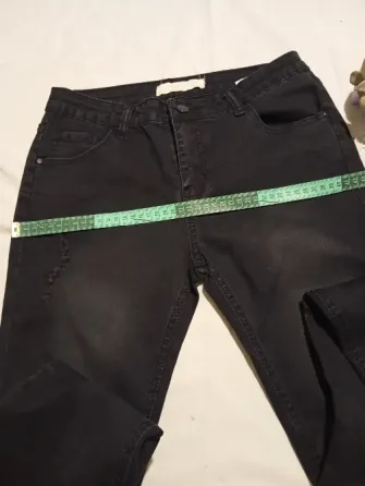 Pantalon de jean semi oxford, con roturas. IMPECABLE Floresta