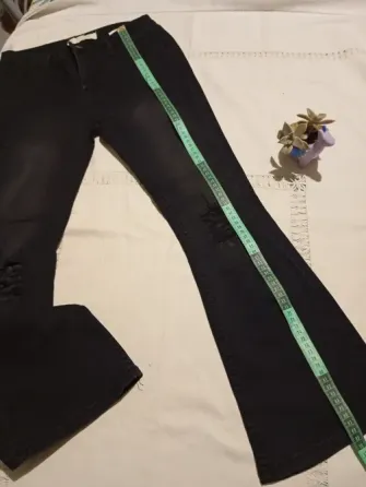 Pantalon de jean semi oxford, con roturas. IMPECABLE Floresta