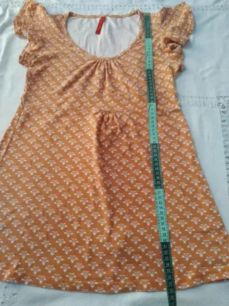 Remera larga, manga volado y lazo para atar atras Floresta