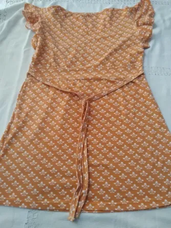 Remera larga, manga volado y lazo para atar atras Floresta