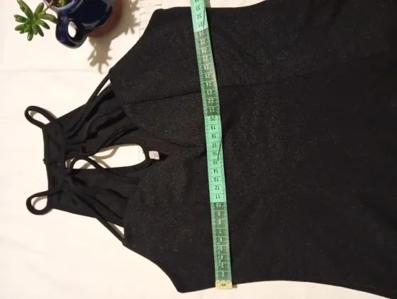 Musculosa de fiesta, con escote armado. IMPECABLE Floresta