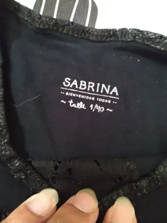 Remera modal y puntilla. Impecable Floresta