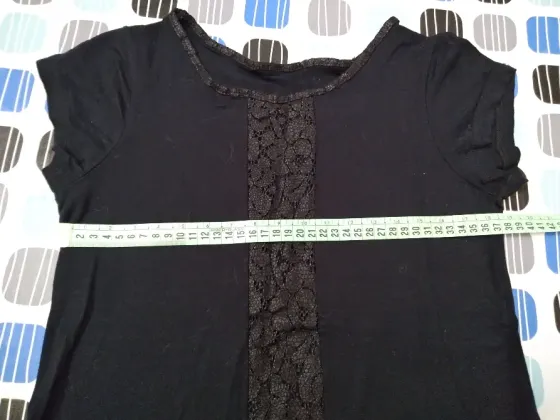 Remera modal y puntilla. Impecable Floresta