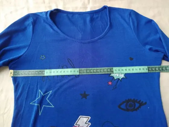 Camiseta, remera manga larga azul Floresta