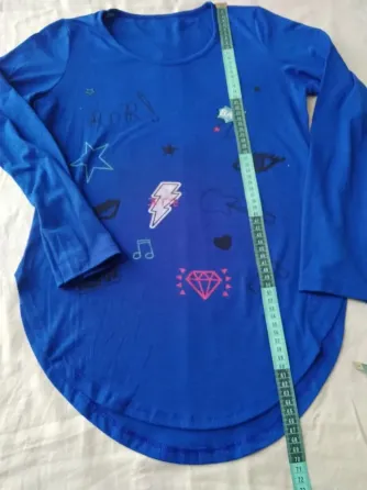 Camiseta, remera manga larga azul Floresta