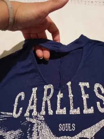 Remera azul, manga larga super amplia. IMPECABLE Floresta