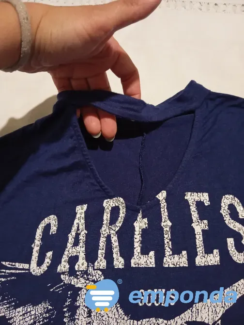 Remera azul, manga larga super amplia. IMPECABLE Floresta - imagen 3