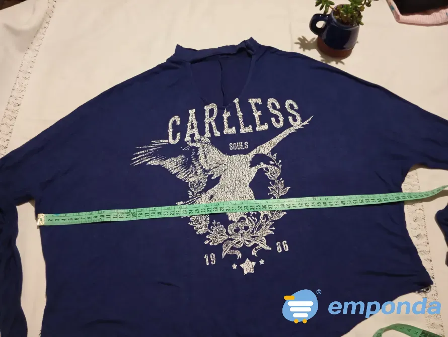 Remera azul, manga larga super amplia. IMPECABLE Floresta - imagen 2