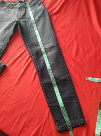 Jean, pantalon elastizado “Taverniti”. Tiro medio. IMPECABLE Floresta