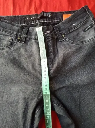 Jean, pantalon elastizado “Taverniti”. Tiro medio. IMPECABLE Floresta